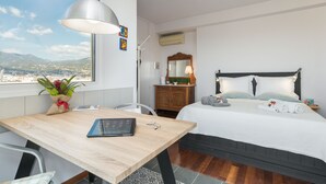 Studio | 1 soverom, sengetøy av topp kvalitet, dundyner og skrivebord