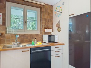 Kühlschrank, Mikrowelle, Ofen, Geschirrspüler