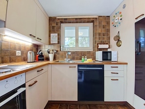 Kühlschrank, Mikrowelle, Ofen, Geschirrspüler