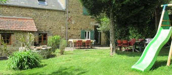 Charming Independent Stone House with Large Garden, Terrace, WiFi, Babyfoot, Near Thermal Spas