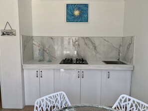 Fridge, microwave, stovetop, coffee/tea maker
