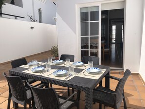 Outdoor dining - GREAT CENTRAL HOUSE TIAS LANZAROTE (Tías)