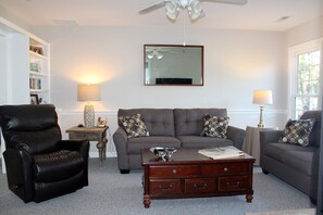 TV - Miller Time, Short Walk to Beach, Great Porch & Rockers (Pawleys Island)