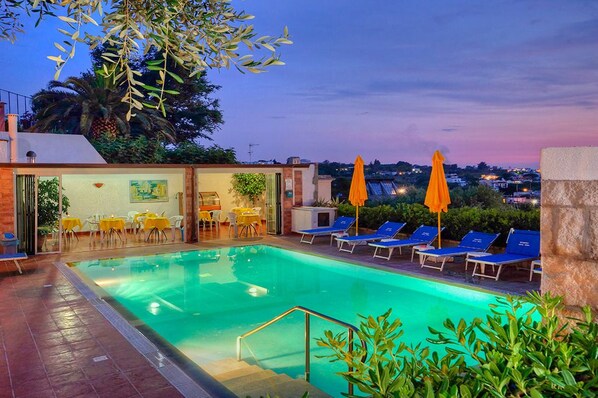 2 outdoor pools, pool umbrellas, sun loungers - Residence Pensione Mena (Forio)