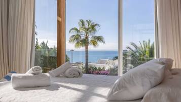 6 slaapkamers, een strijkplank/strijkijzer, internet, beddengoed