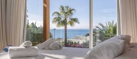 6 chambres, fer et planche à repasser, accès Internet, draps fournis