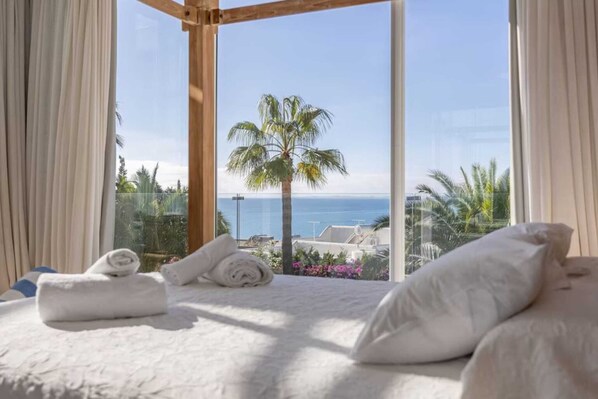 6 bedrooms, iron/ironing board, internet, bed sheets