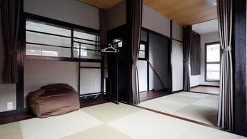 4 bedrooms, iron/ironing board, Internet, bed sheets