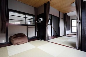 4 chambres, fer et planche à repasser, accès Internet, draps fournis