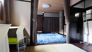 4 bedrooms, iron/ironing board, internet, bed sheets