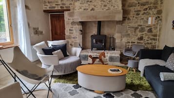 Smart TV, fireplace, table tennis, books