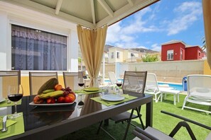Outdoor dining - 5-bedroom villa in Costa Adeje (Costa Adeje)