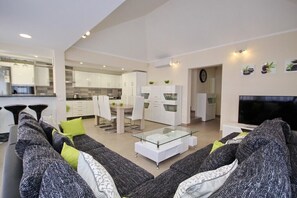 Smart-TV, Tischtennisplatte