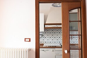Fridge, oven - N096 - Numana, two-room villa with garden and sea view (Sirolo)