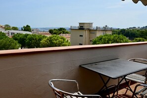 Outdoor dining - N096 - Numana, two-room villa with garden and sea view (Sirolo)