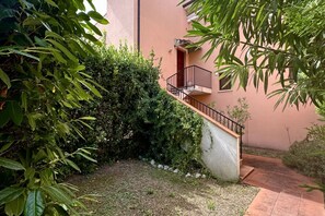 Exterior - N096 - Numana, two-room villa with garden and sea view (Sirolo)