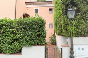 Property grounds - N096 - Numana, two-room villa with garden and sea view (Sirolo)