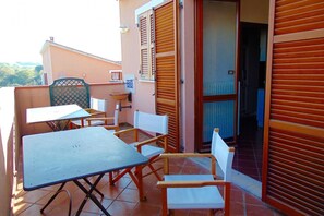 Outdoor dining - N096 - Numana, two-room villa with garden and sea view (Sirolo)