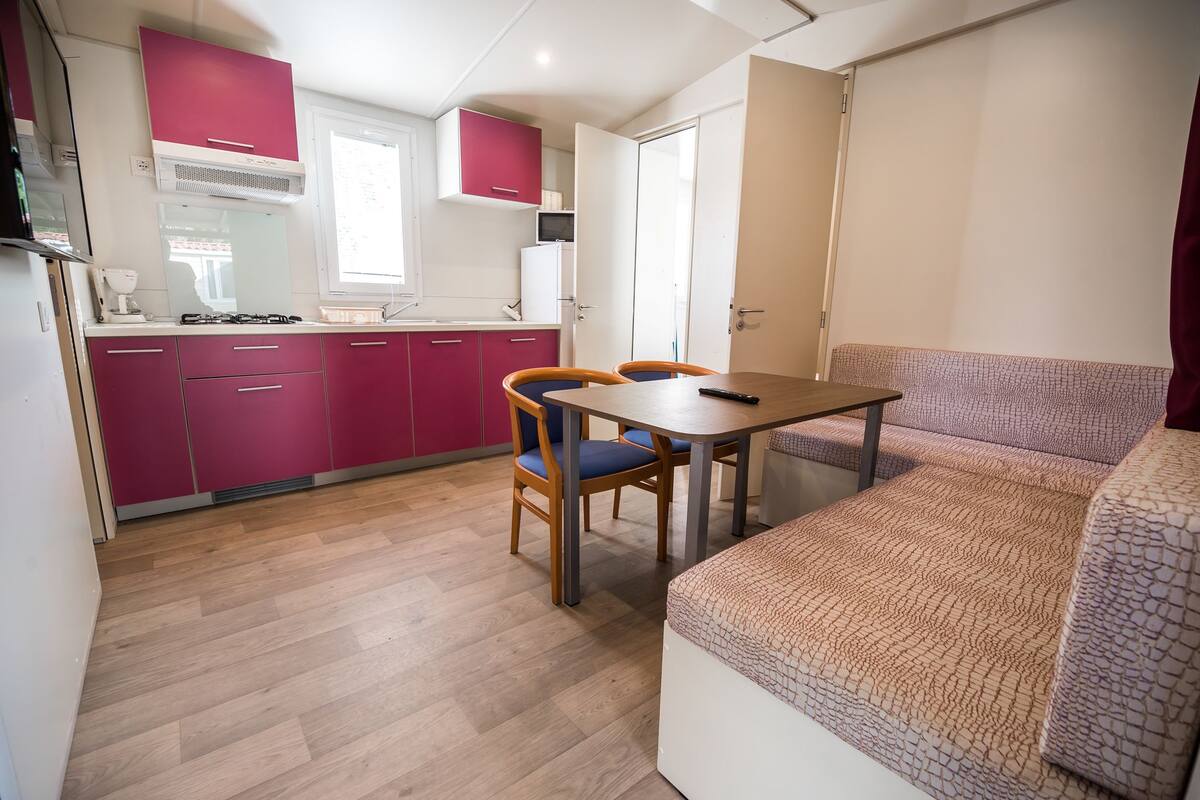 Maison mobile, 3 chambres (at Tennis Court) | Aire de séjour | Téléviseur à écran plat