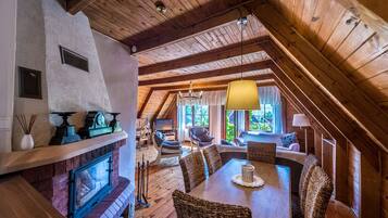 Flachbildfernseher, Kamin, DVD-Player