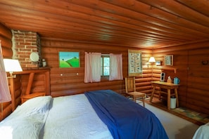 4 bedrooms, desk, iron/ironing board, free WiFi