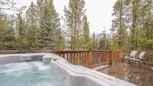 Outdoor spa tub - Big Sky - Pines E4 (Big Sky)