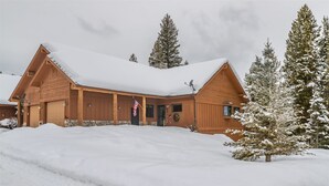 Front of property - Big Sky - Pines E4 (Big Sky)