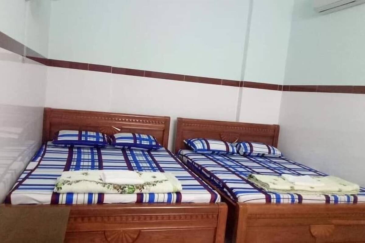 Meja kerja, Wi-Fi gratis, dan seprai linen