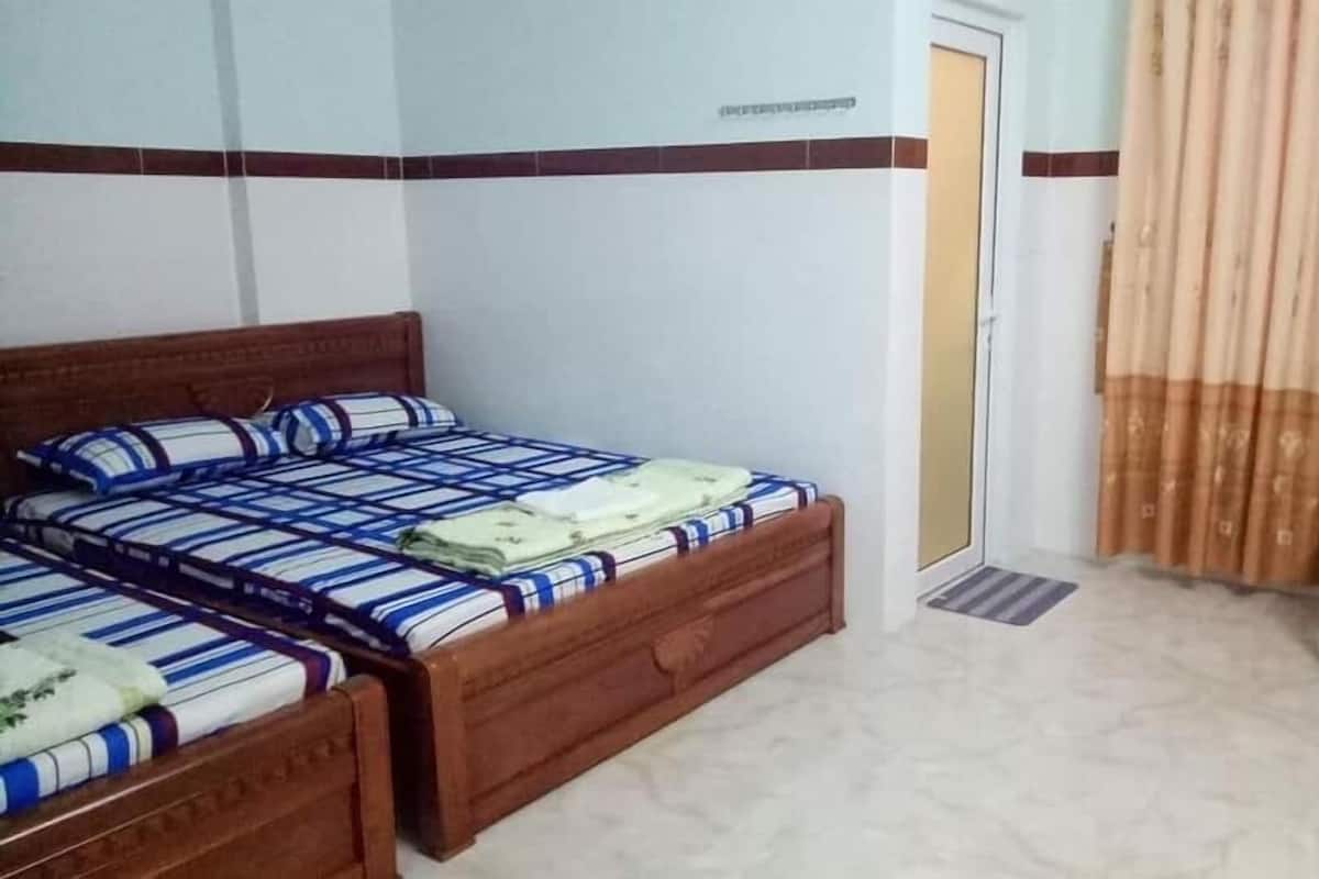 Meja kerja, Wi-Fi gratis, dan seprai linen