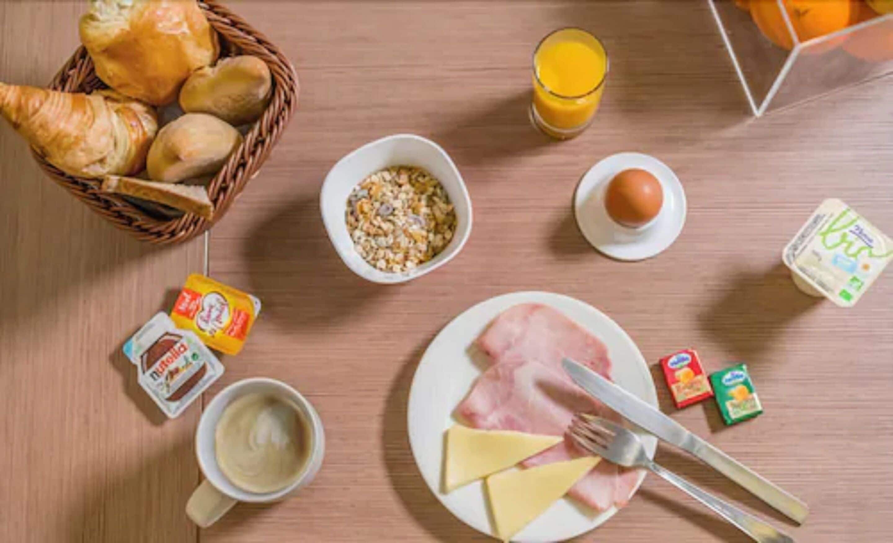 daily continental breakfast (eur 8.90 per person)