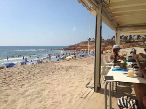 Moderne Wohnung im Erdgeschoss nur wenige Gehminuten vom Meer entfernt.