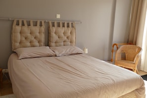 In-room safe, free cribs/infant beds, bed sheets - La Chouette (Sainte-Anne-Saint-Priest)