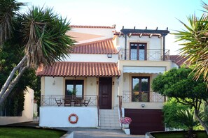 Property grounds - Villa Bella Loukisia (Chalcis)