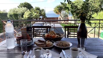 Free daily self-service breakfast