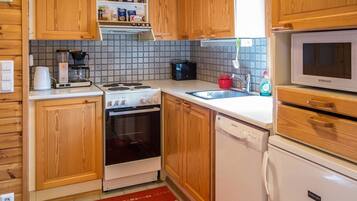 Fridge, microwave, dishwasher, cookware/dishes/utensils