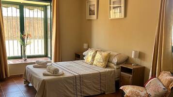 4 slaapkamers, een kluis op de kamer, een strijkplank/strijkijzer, wifi