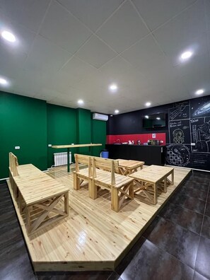 Living area - Hotel Salut (Bishkek)