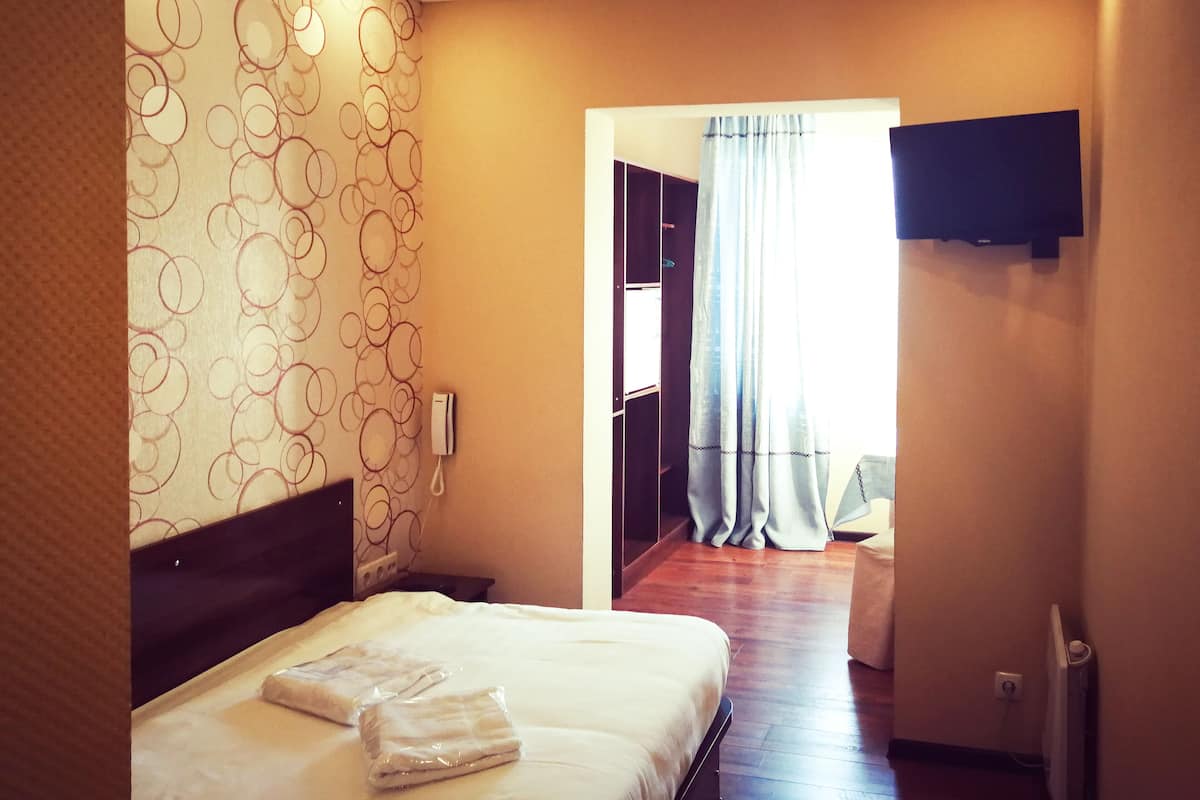 Superior Single Room | 1 bedroom, premium bedding, laptop workspace, blackout drapes