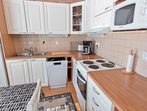 Jääkaappi, mikroaaltouuni, astianpesukone