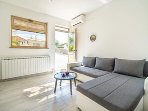 TV - Miškulin by Interhome (Senj)