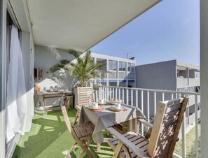 Outdoor dining - Les Vues de l'Argentière by Interhome (Cogolin)