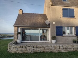 Exterior - House with sea view (Landunvez)
