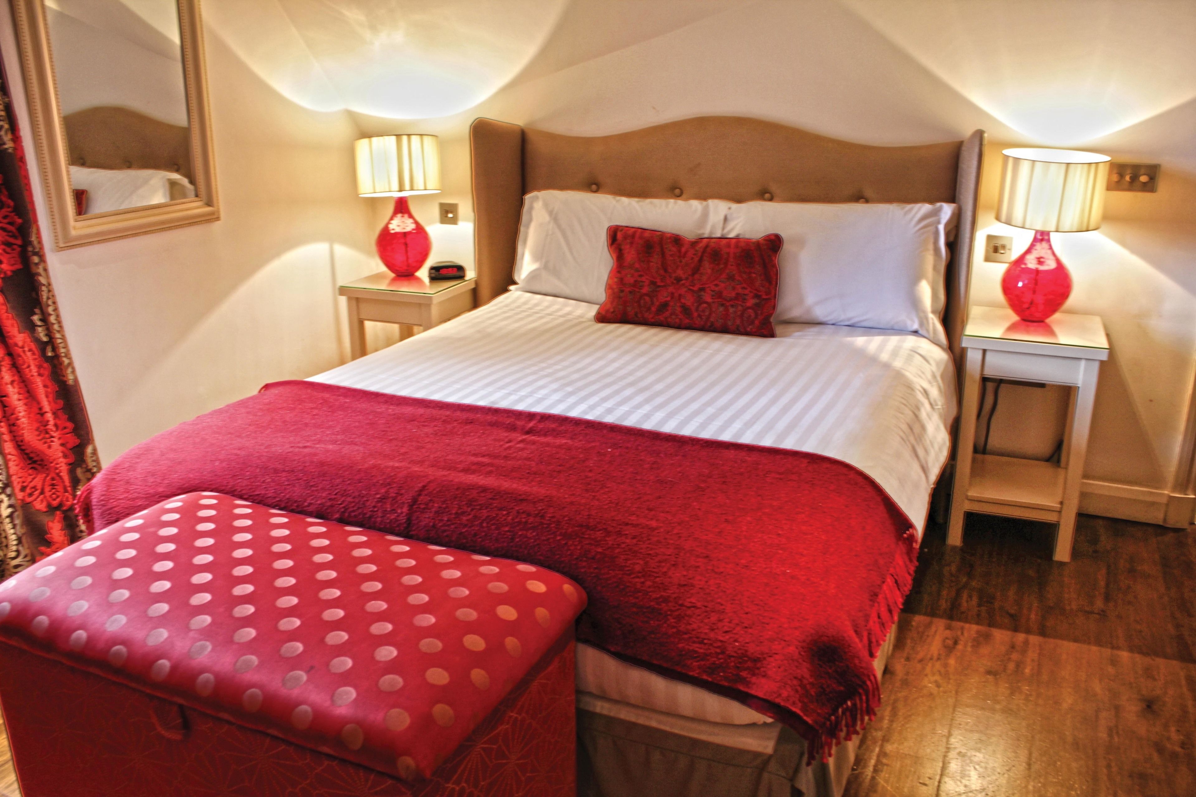 Desk, soundproofing, iron/ironing board, free WiFi