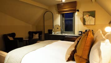 Basic Double Room | Desk, soundproofing, iron/ironing board, free WiFi