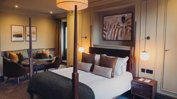 Family Quadruple Room | Desk, soundproofing, iron/ironing board, free WiFi