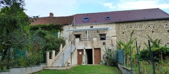 Charmantes Ferienhaus in der Nähe des Flusses Sioule mit privatem Garten