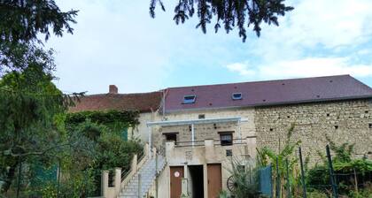 Gßte charmant proche de la Sioule avec jardin privé