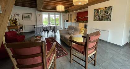 Renovated bourbon house with terrace, Wifi and parking