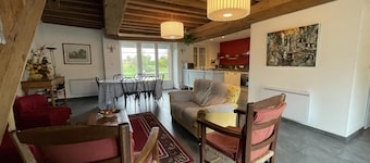 Renovated bourbon house with terrace, Wifi and parking