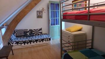 4 bedrooms, WiFi, bed sheets